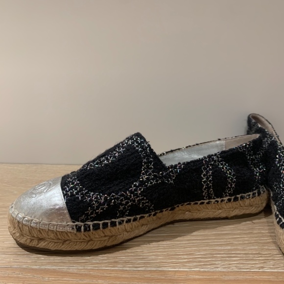 Chanel Espadrille 36 Embroidered Leather Cap Toe Cc Flats - size 36 - Picture 3 of 5